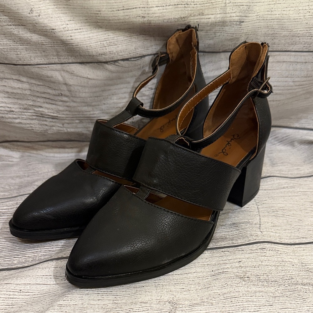 Qupid Leatherette Ankle Strap Heel Bootie. Black Size 6.5